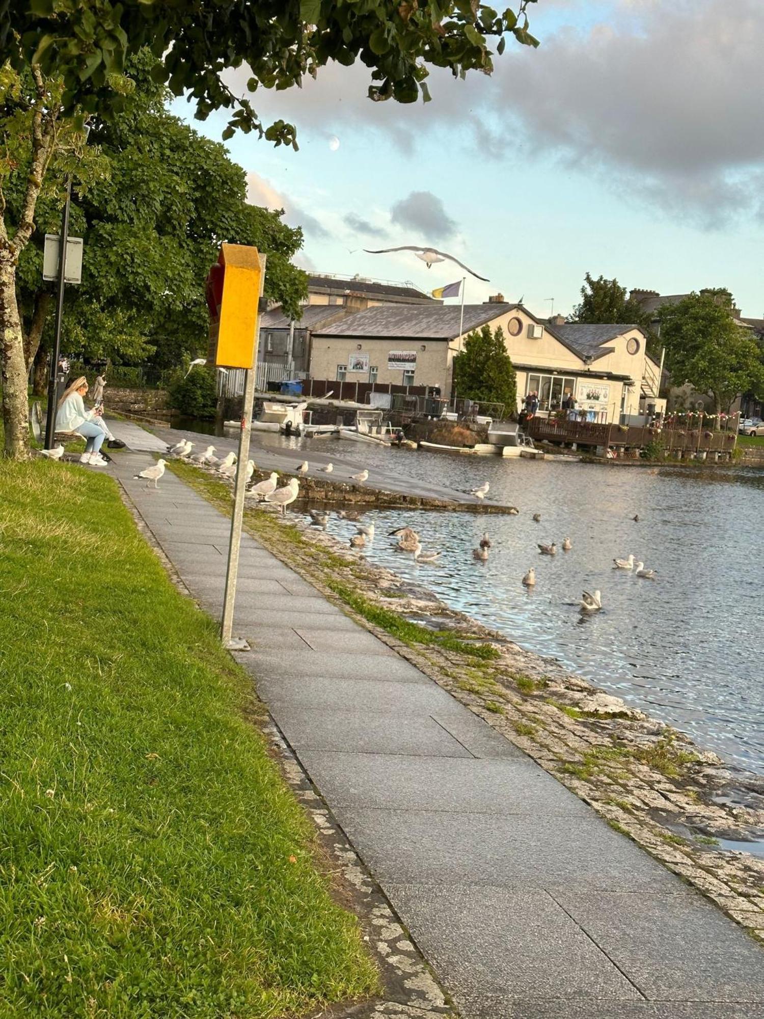 Heart Of City Centre Stunning View Galway Exterior photo
